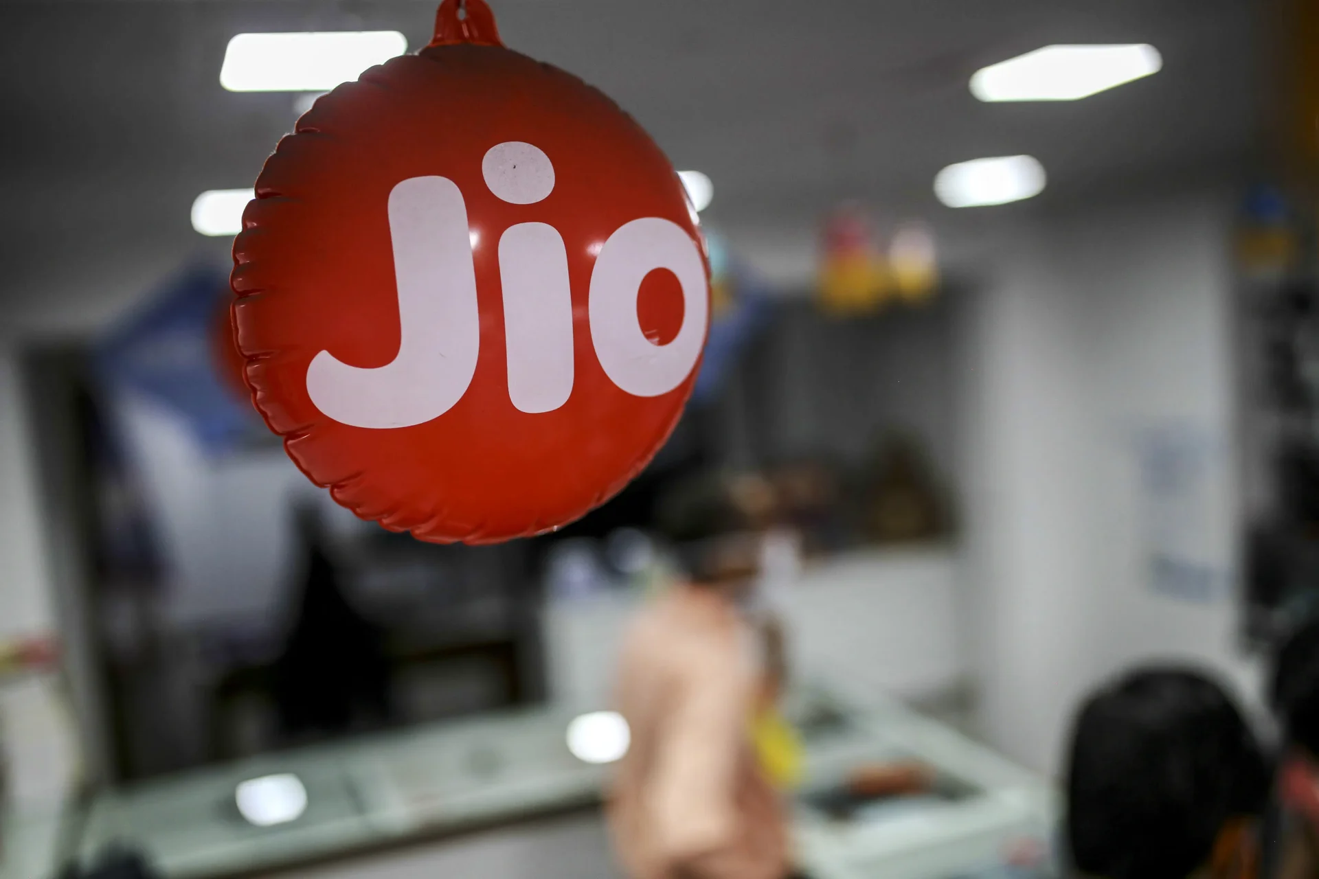 Jio拟募资32亿美元冲刺印度最大IPO，估值或超千亿美元