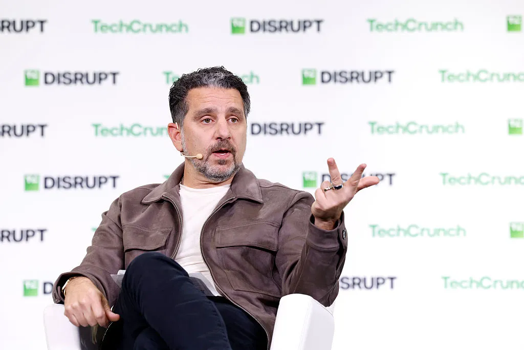 亚马逊设备主管Panos Panay：AI设备将取代App，环境计算是未来