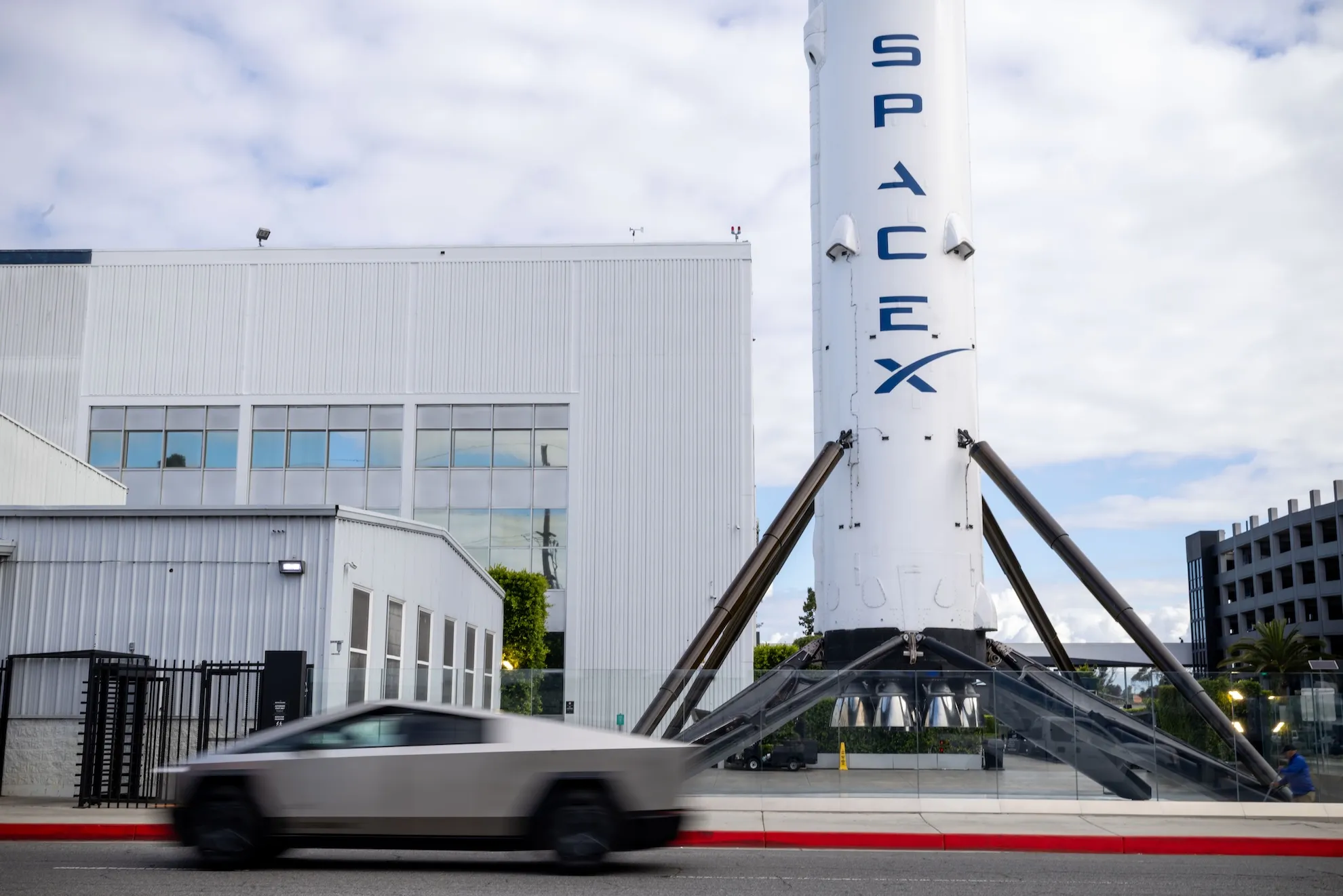 SpaceX与特斯拉设特别委员会，评估合并可能性