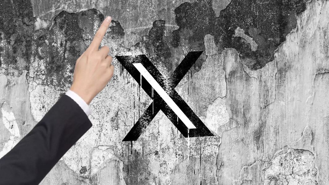 X平台发帖时弹出大手直指推广按钮，用户吐槽界面逼人投广告