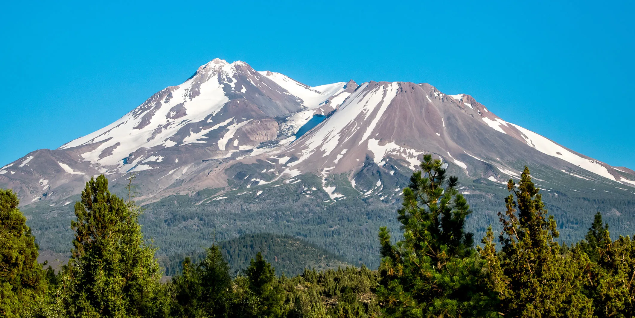 三名登山者用谷歌Gemini规划沙斯塔山行程，补给不足被困后获救