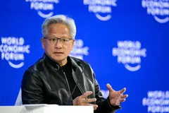 特朗普致电黄仁勋 称不会让AI发展放缓 反对数据中心论调是骗局